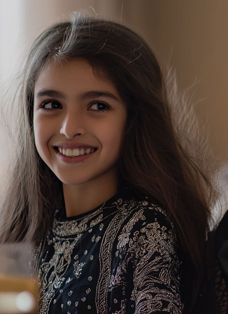 طفلة تبتسم